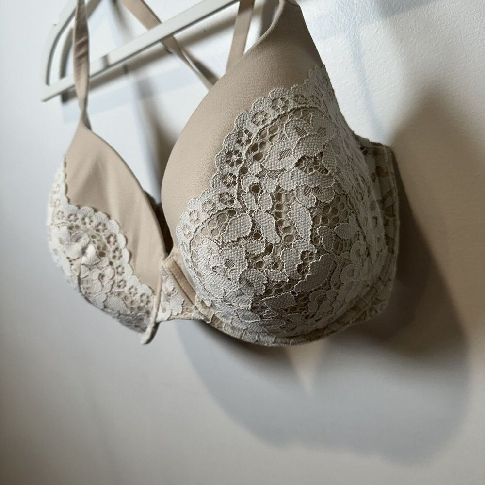 Victoria's Secret Body Lined Demi Bra White Silver Lace Wired 34 DDD - Picture 2 of 4